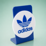 Adidas Expositor - Decorplax - Metacrilatos Madrid