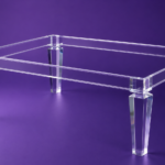 Mesa 4 patas piramides - Decorplax - Metacrilatos Madrid